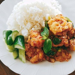 ข้าวยำไก่แซ่บ