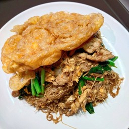 เส้นหมี่ผัดซีอิ๊ว+ไข่เจียว