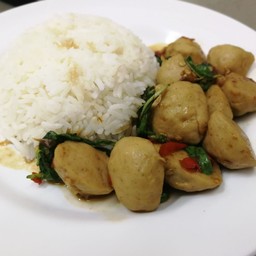 กระเพราลูกชิ้นเป็ด (ลูกชิ้นอย่างเดียว)