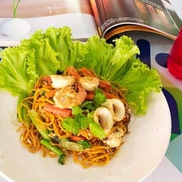 พี่จุ๋ม (Pee Jum)