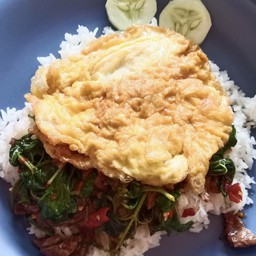 ข้าวกะเพราเนื้อ+ไข่เจียว