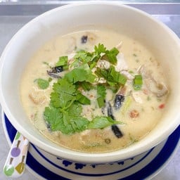 ต้มข่าไก่