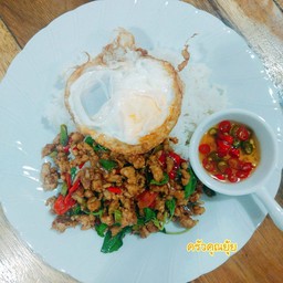 กะเพราหมูสับ+ไข่ดาว
