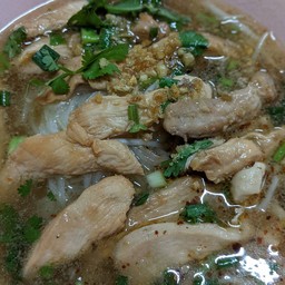 ก๋วยเตี๋ยวไก่ซีอิ๊ว (พิเศษ)