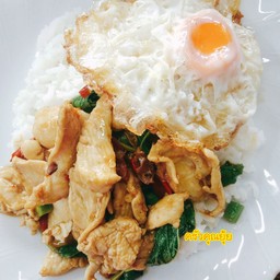 กะเพราไก่+ไข่ดาว