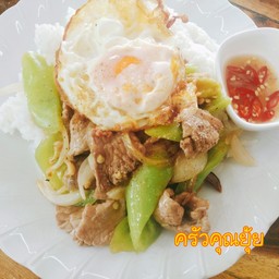 ผัดพริกหยวกหมู+ไข่ดาว