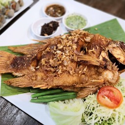 ปลานิลทอดกระเทียม.
