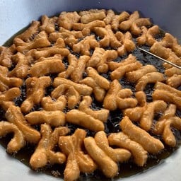 โก๋ กะ หู้ (น้ำเต้าหู้ ปาท่องโก๋) ตลาดรัตนากร เทพประสิทธิ์ พัทยา