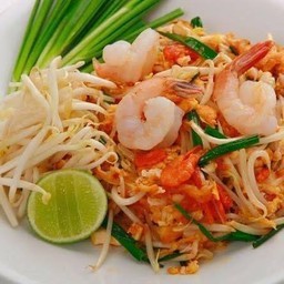 ผัดไทกุ้งสด