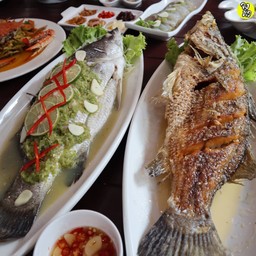 ปลากะพงทอดน้ำปลาจับคู่ปลากะพงนึ่งมะนาว