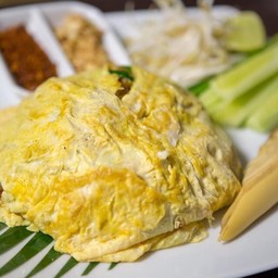 ผัดไทยห่อไข่
