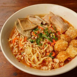 บะหมี่เหลือง น้ำต้มยำ