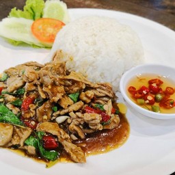 ข้าวราดกะเพราเนื้อ.