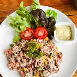 ทูน่าสลัด