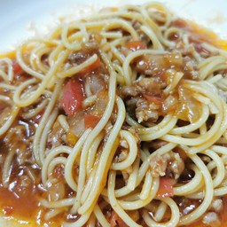 สปาเก็ตตี้ซอสมะเขือเทศหมูสับ
