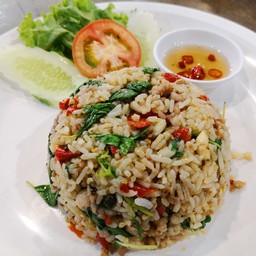 ข้าวคลุกกะเพราหมูสับ
