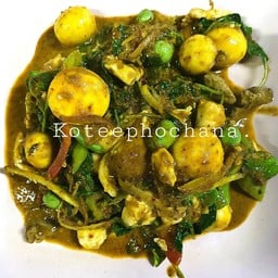 ผัดเผ็ดไก่ไข่เดื่อ