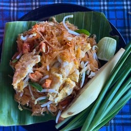 ผัดไทยเส้นจันท์ใส่ไข่