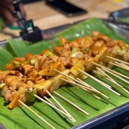 ต้อง เตี๋ยว ตก by นาวาปลาทูแค็ป