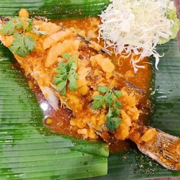 ปลากะพงราดซอสสับปะรด