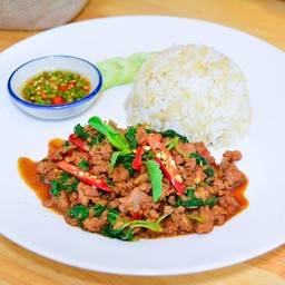 ข้าวกระเพราหมูสับ/ไก่