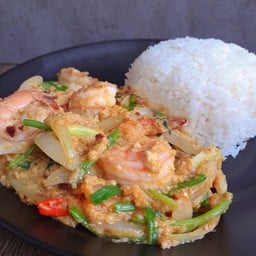 ข้าวผัดผงกะหรี่กุ้ง