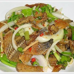 ยำปลาสลิดทอด