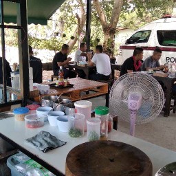 ครัวบ้านช๊อคโกแลต ตามสั่ง สลัด กาแฟสด ชา