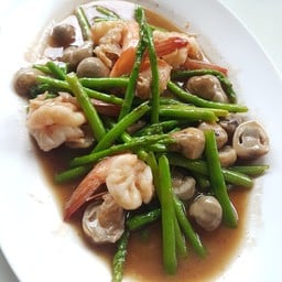 หน่อไม้ฝรั่งผัดน้ำมันหอย