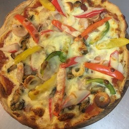 Seafood pizza (s)