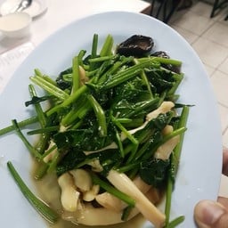 ปวยเล้งผัดหน่อไม้ทะเล