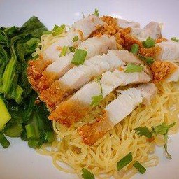 บะหมี่หมูกรอบ