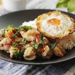 ข้าวกะเพราทะเล