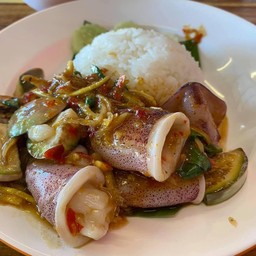 ข้าวผัดฉ่าหมึกไข่