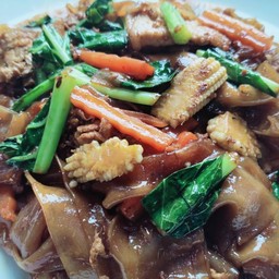 ผัดซีอิ๊วไก่