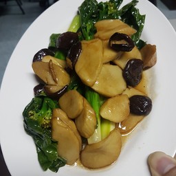 คะน้าฮ่องกงผัดเห็ดออรินจิ