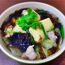แกงจืดเต้าหู้หมูสับสาหร่าย