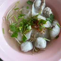 ก๋วยเตี๋ยวลูกชิ้นปลา -นายอ๋า