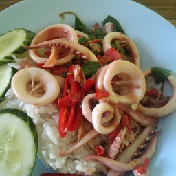 กระเพราปลาหมึก