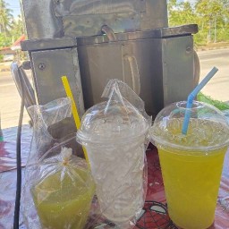 ร้านน้ำอ้อยน้องหญิง