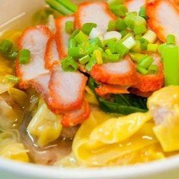 เกี๊ยวหมูแดง