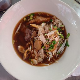 ร้านก๋วยเตี๋ยวไก่มะระชามโต