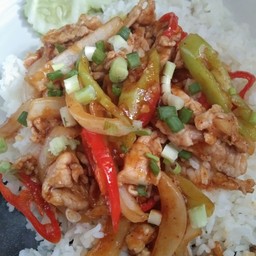 ผัดเปรี้ยวหวานไก่ราดข้าว