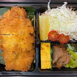 ข้าวหน้าหมูทอดสไตล์ญี่ปุ่น