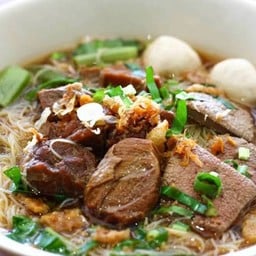 โลโซก๋วยเตี๋ยวหมูตุ๋น
