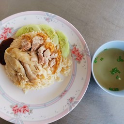ข้าวมันไก่ปนหมูกรอบ