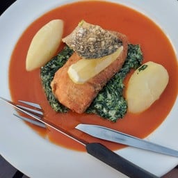 ปลาแซลม่อนย่างหนังกรอบ