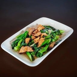 ผัดดคะน้าฮ่องกงปลาหมึกแห้ง