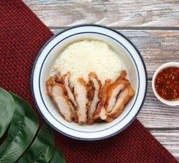 ข้าวเหนียวหมูทอดหน้าร.รสตรี กะทู้