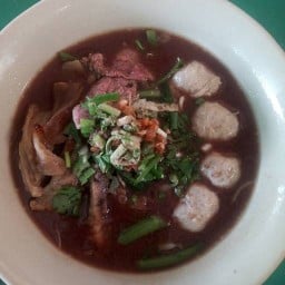 ร้านก๋วยเตี๋ยวฮัก(ผักสด) ร.8